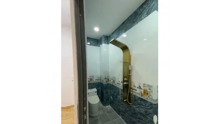 CHỈ NHỈNH 5 TỶ LÀ CÓ NGAY NHÀ 3 TẦNG, Đ.ĐỖ XUÂN HỢP, PHƯỚC LONG B, HXH, THỦ ĐỨC, DT:75M2, 4PN, 5WC.